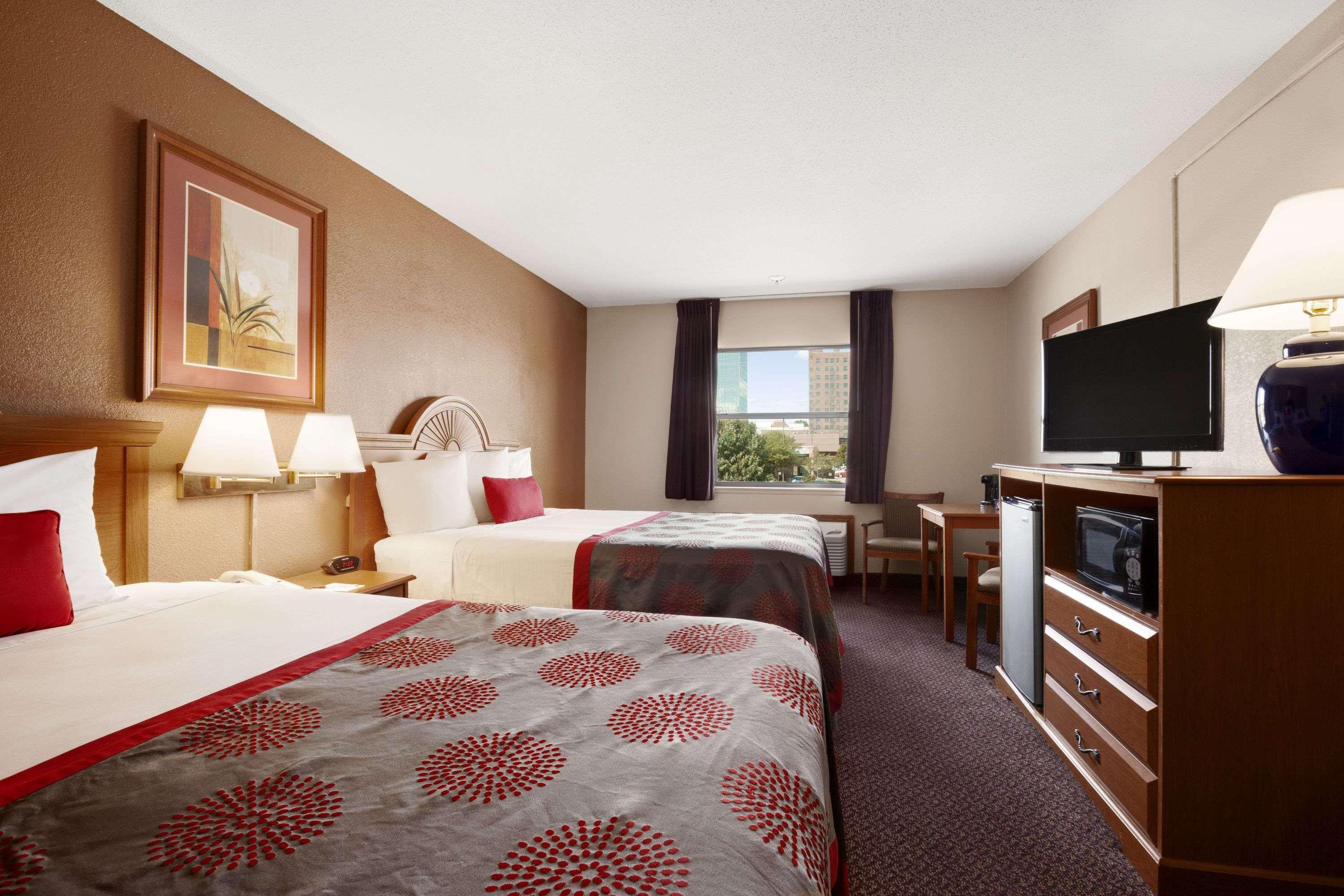 Ramada By Wyndham Sioux Stadt Exterior foto