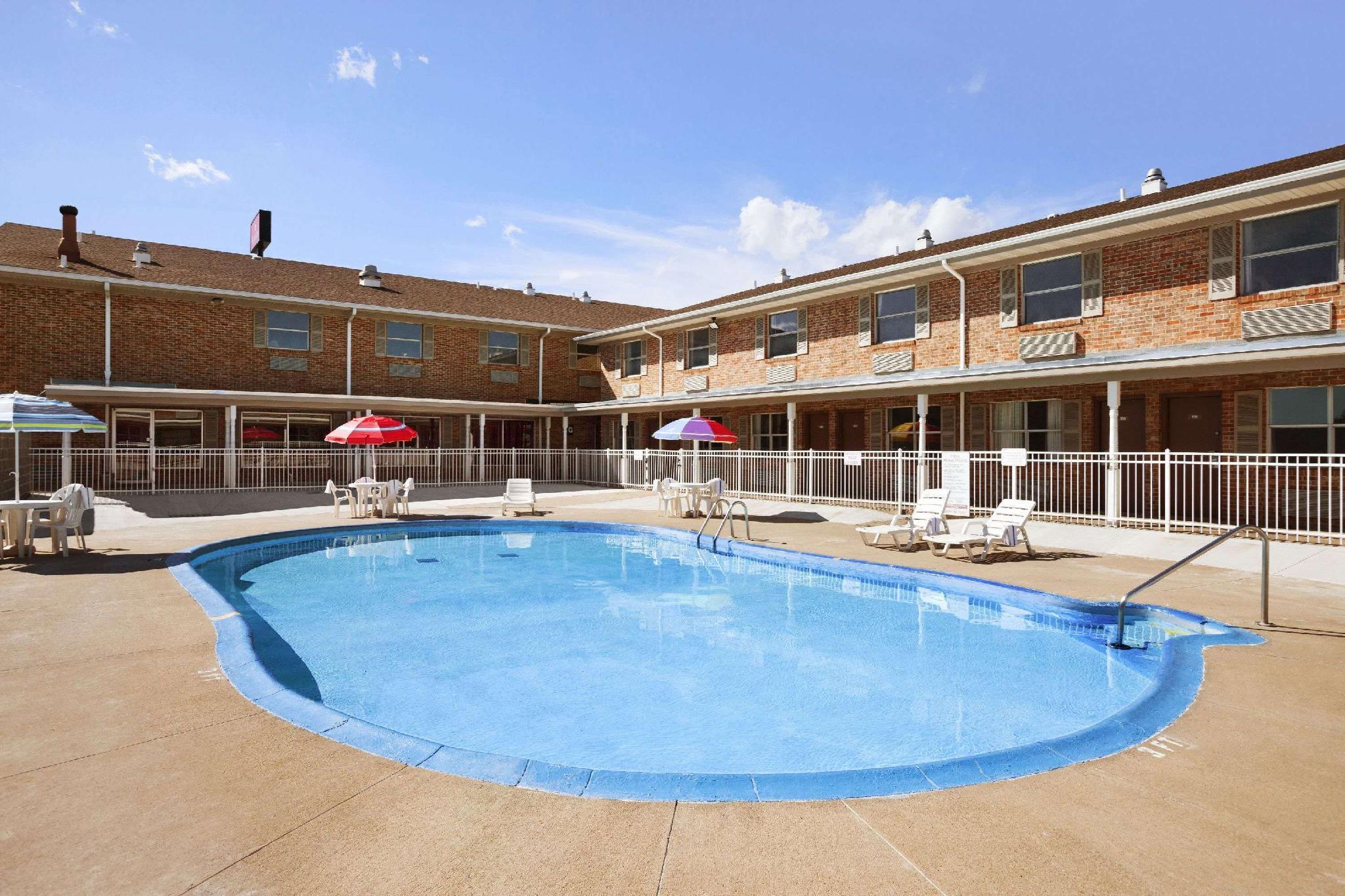 Ramada By Wyndham Sioux Stadt Exterior foto