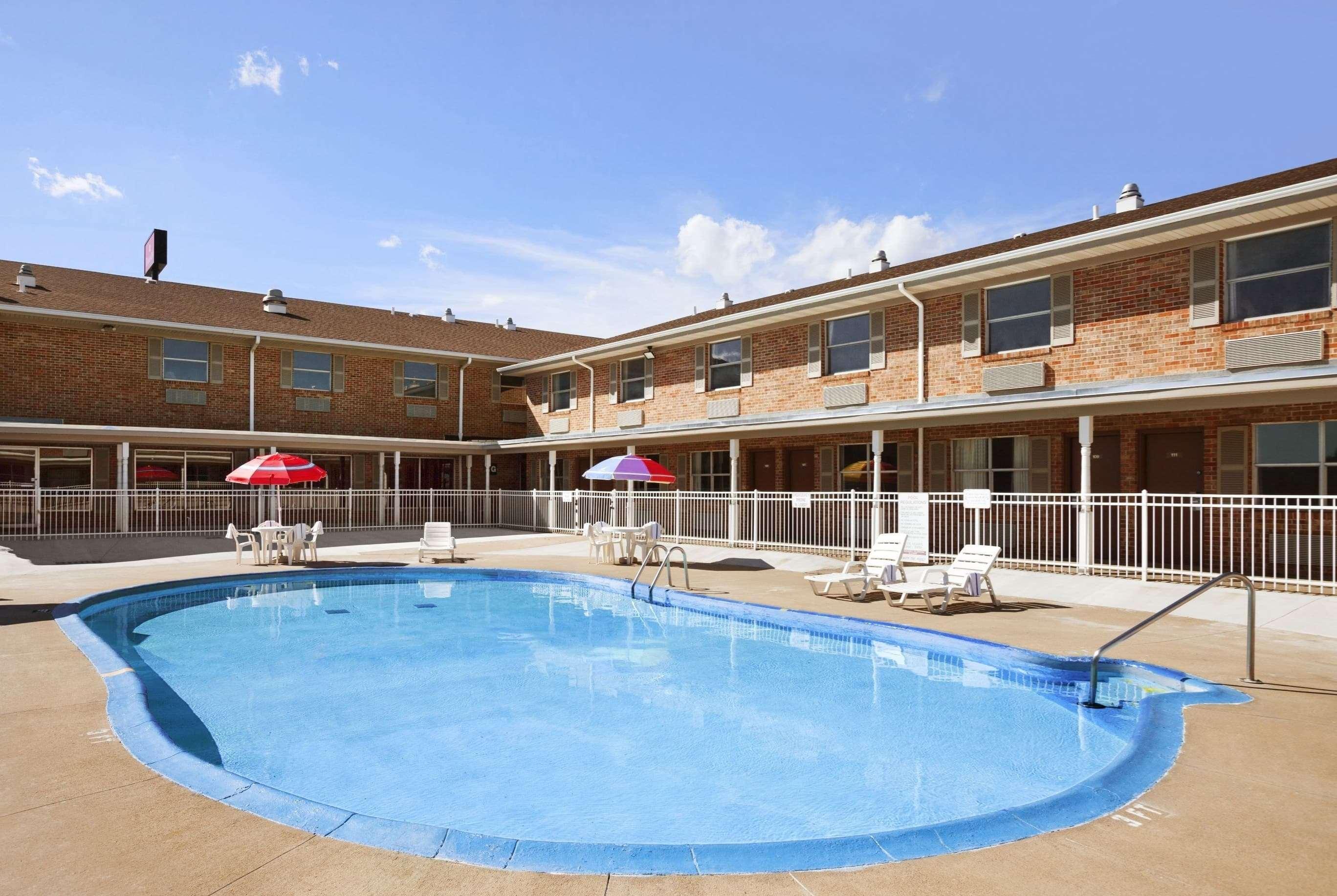 Ramada By Wyndham Sioux Stadt Exterior foto